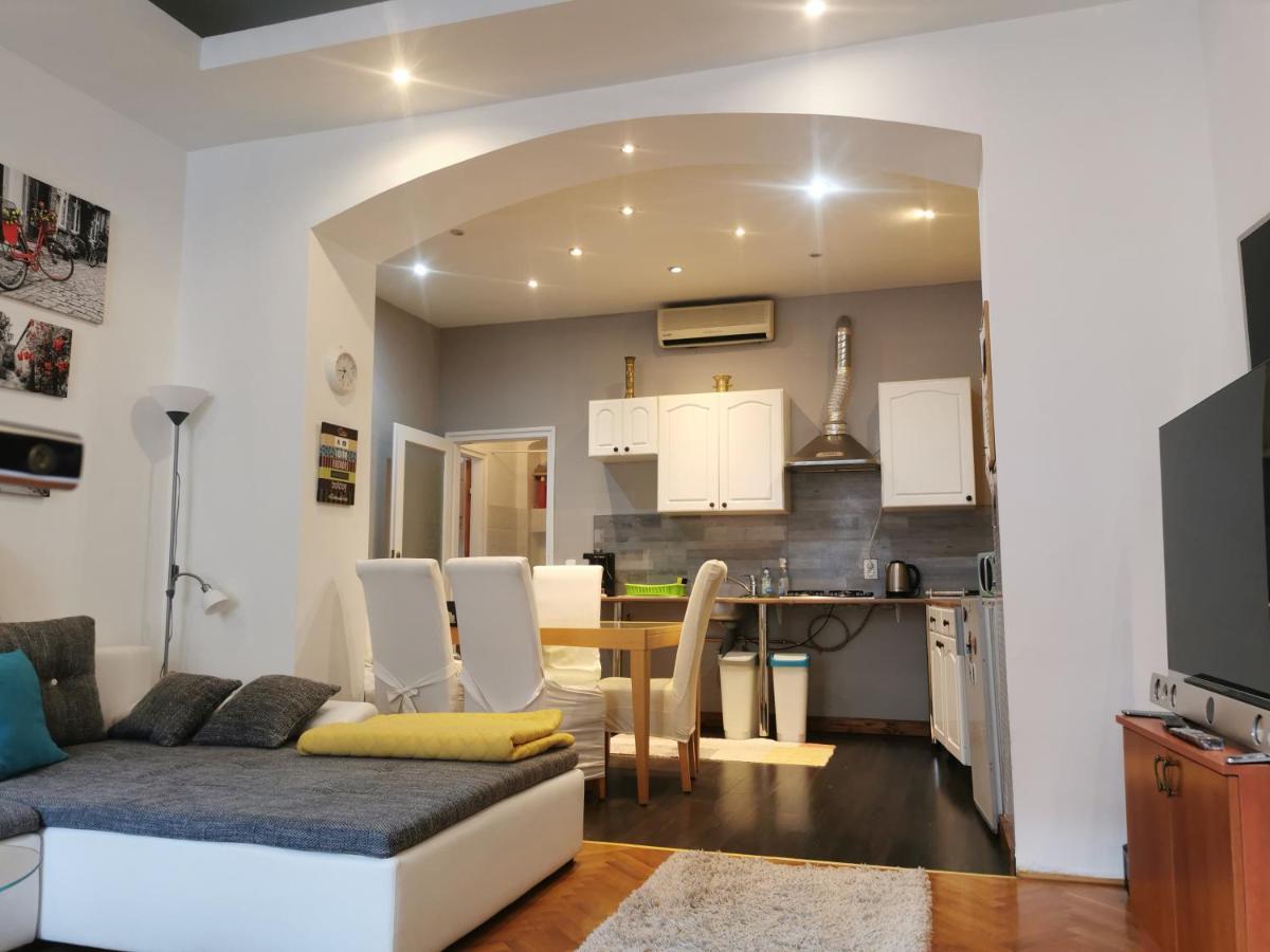 Patrik apartman Szekesfehervar Bagian luar foto